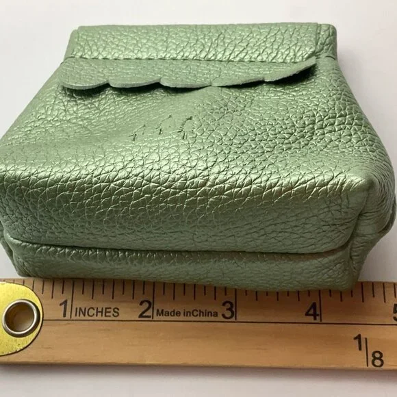 Portland Leather Goods Metallic Green Scalloped Leather Coin Purse Penny Pouch - Picture 5 of 11